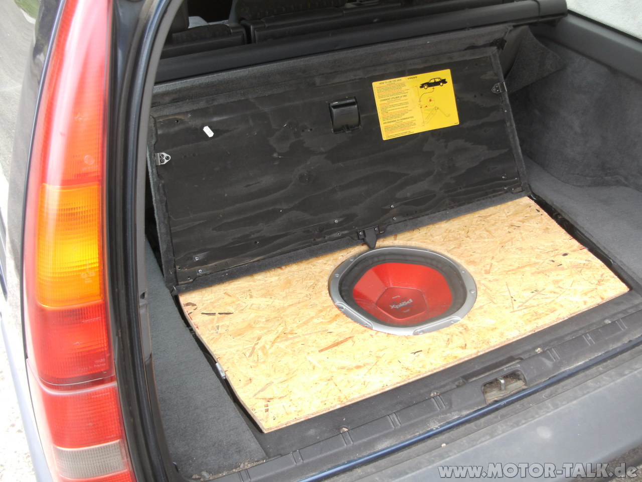 Volvo V70 Subwoofer