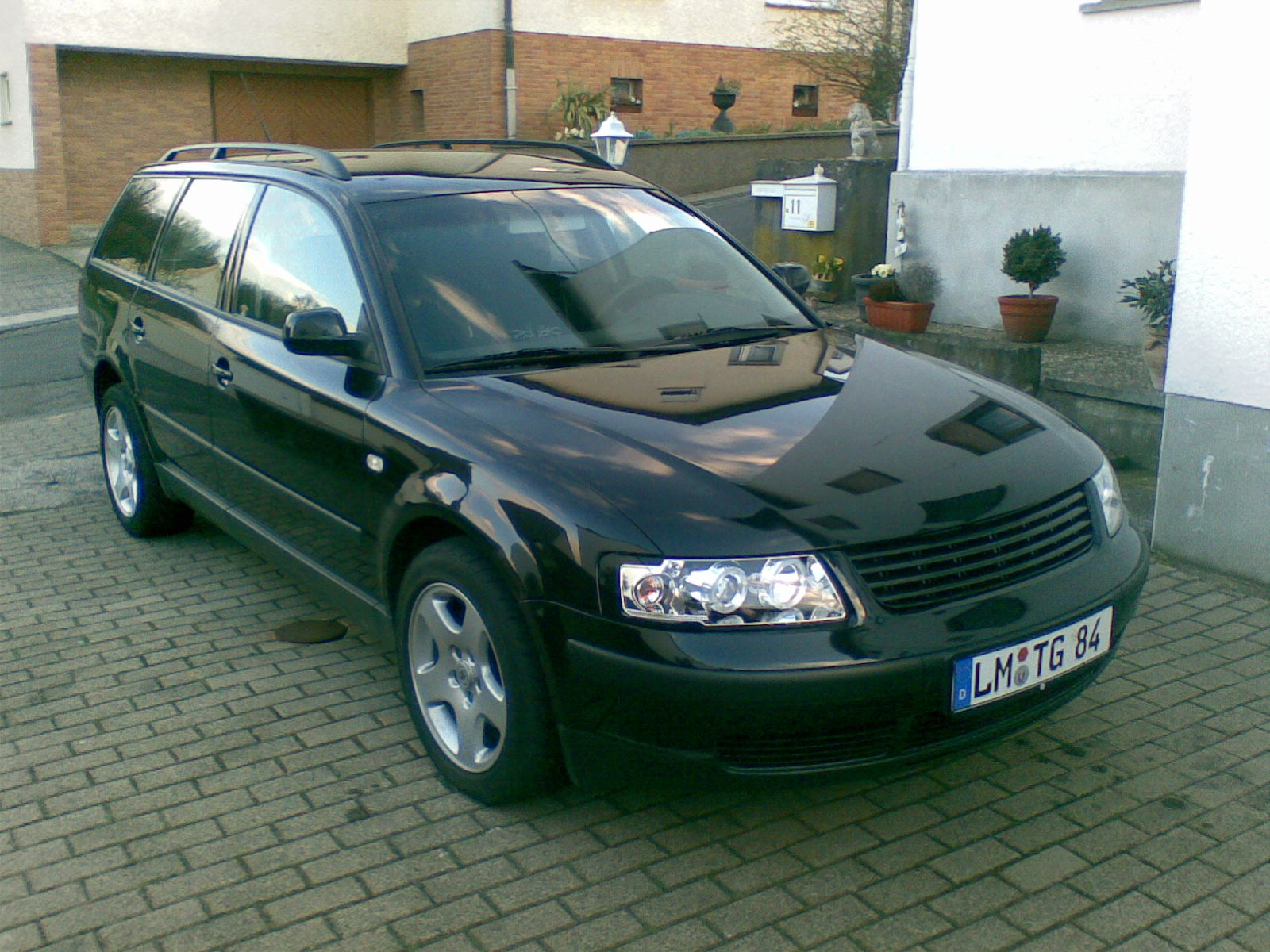 File:VW Passat B5 Variant (1996-2000) front MJ.JPG - Wikimedia Commons