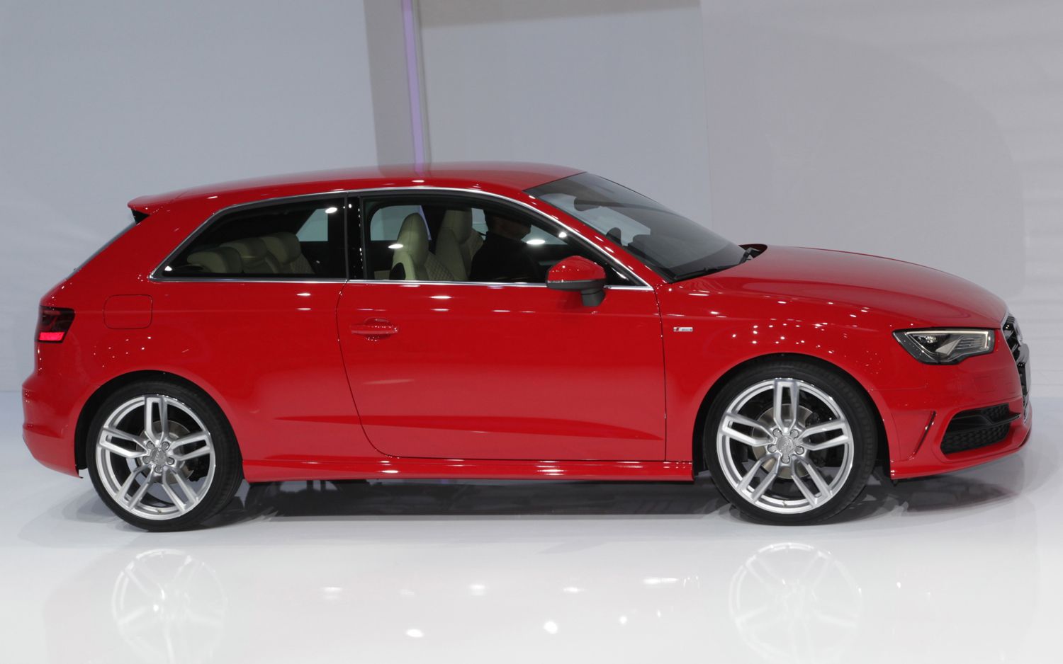 File:Audi A3 8V Ambition design selection capriorange 2.0 TDI