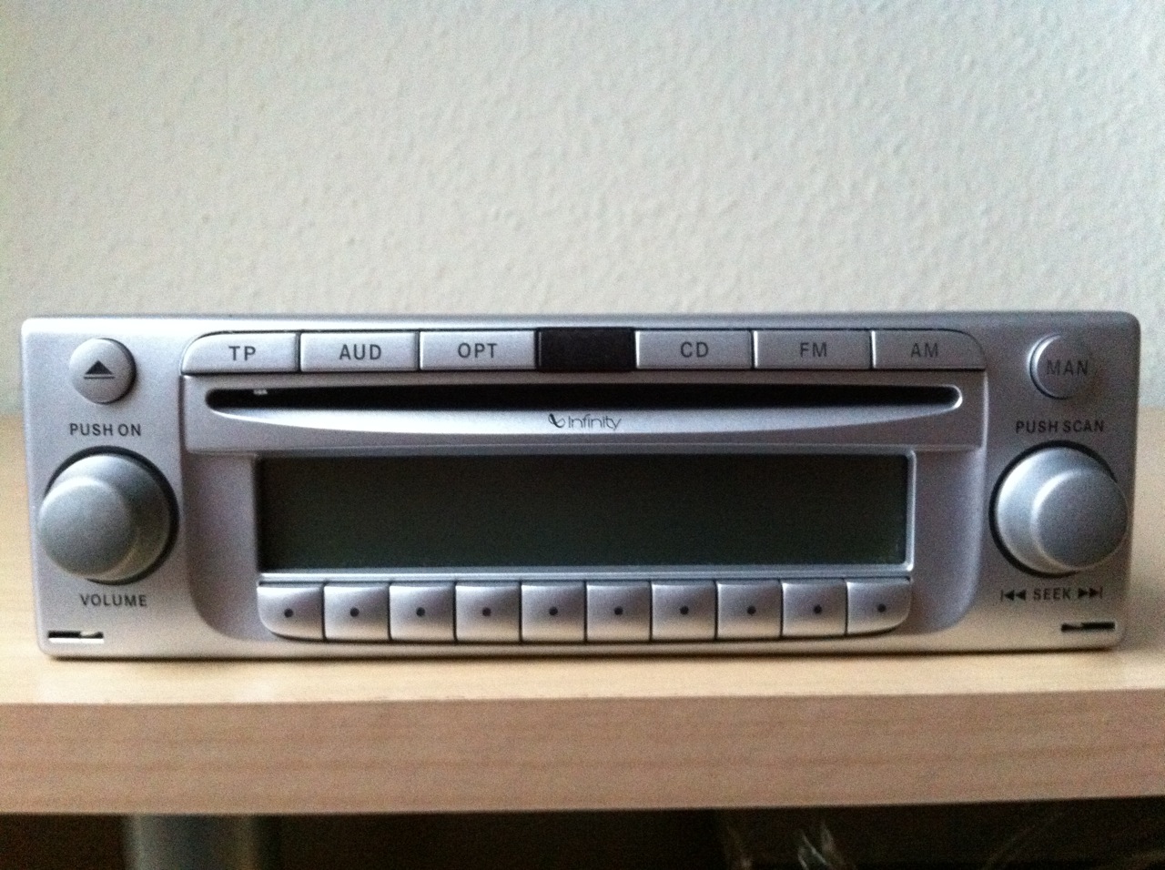 Aftermarket stereo chrysler crossfire #2