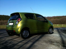 HyundaiGetz fährt Chevrolet Spark.