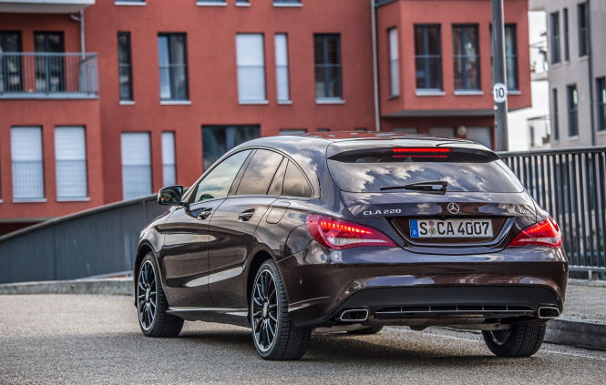 Das Heck des CLA Shooting Brake schwebt leichtfüßiger über dem Asphalt als beim CLS
