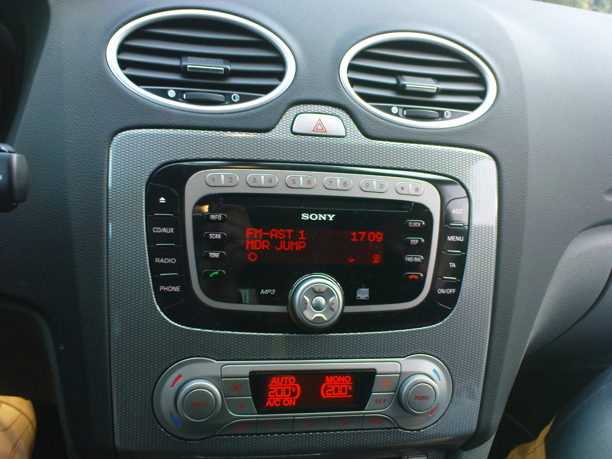Dsc00211 Sony MP3 Radio ausbauen? Ford Focus Mk2, CC