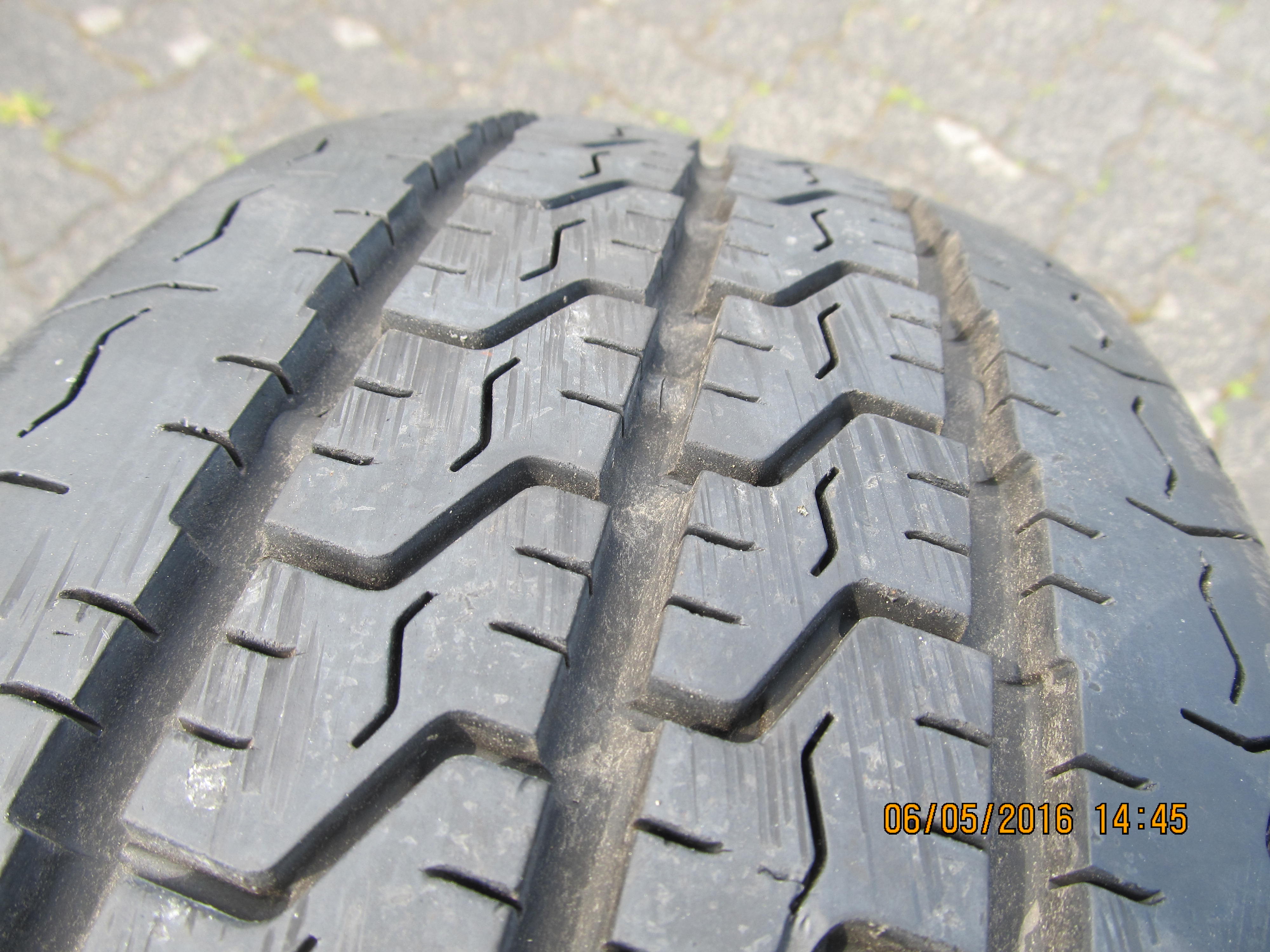 Einzelner Reifen, Größe 225/65 R16C 112/110R, guter Zustand : Biete