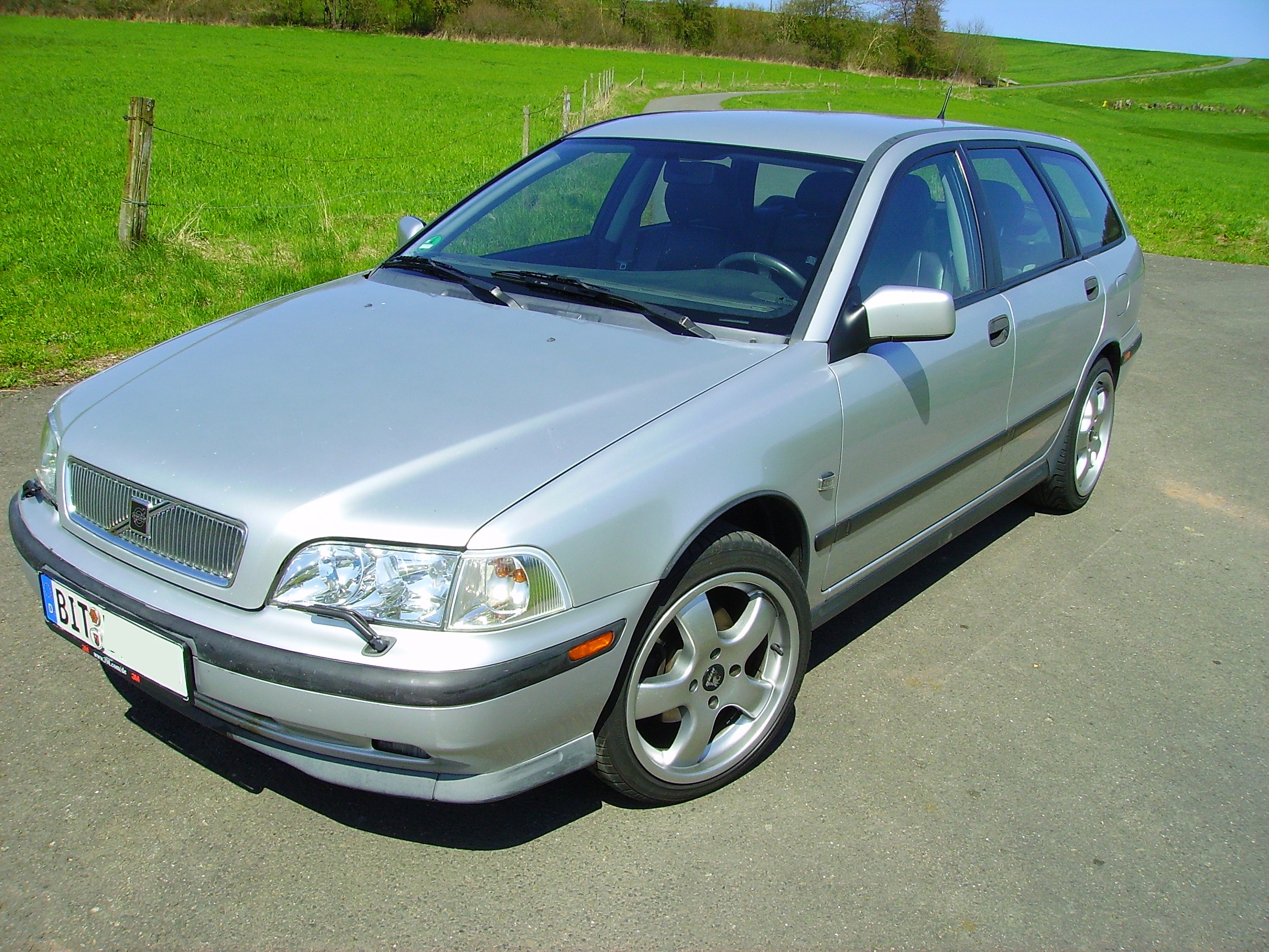 2000-volvo-v40-t4-related-infomation-specifications-weili-automotive