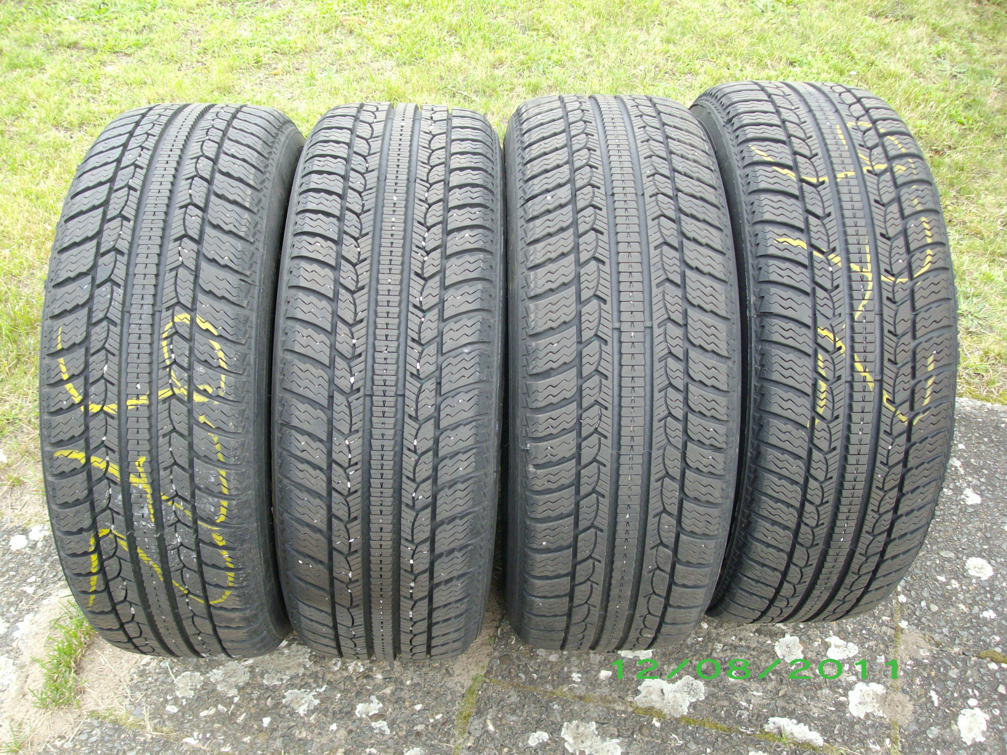 4 Winterreifen 205/55 R16 auf Stahlfelge 6 1/2Jx16H2 : Biete
