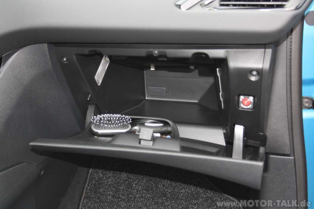 Handschuhfach - kühlbar : Peugeot 208 A9 1.2 VTi Test ...