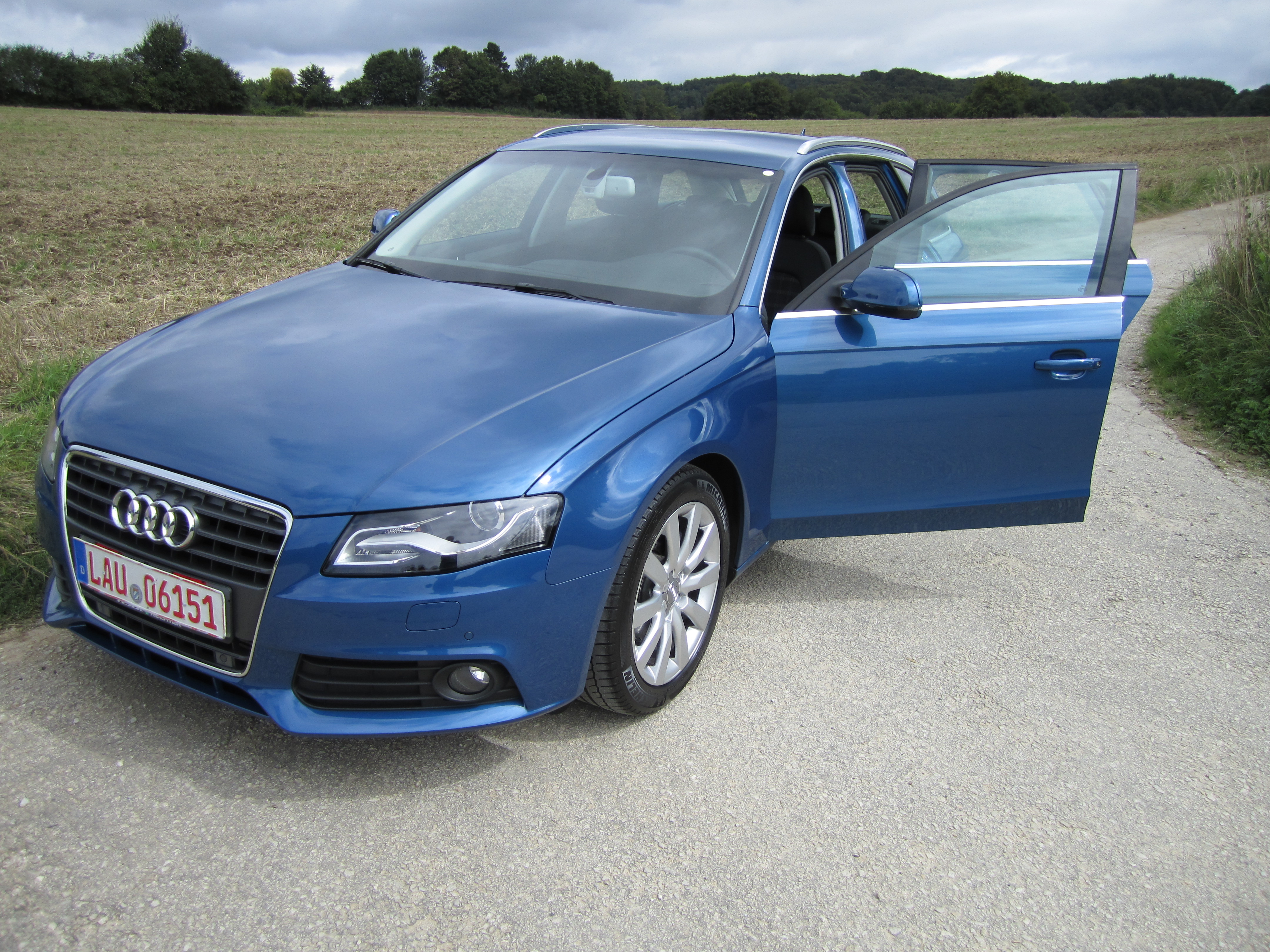 File:Audi A4 B8 Avant front 20100715.jpg - Wikimedia Commons