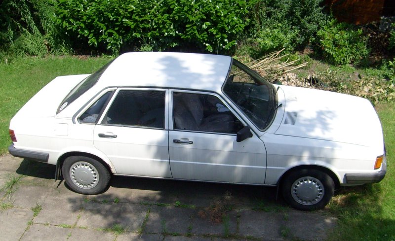 Oldtimer Audi 80 CL Bj 1984 Modell B2 4 5 T rig weiss abzugeben