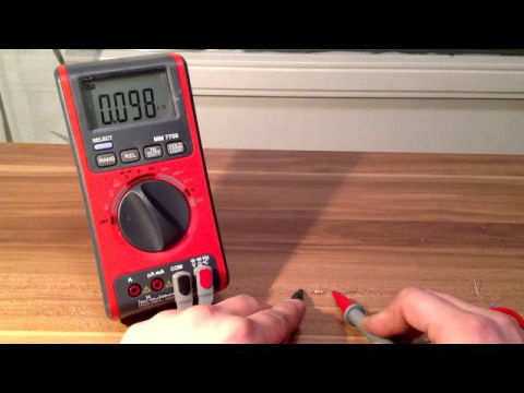 Autobatterie Volt Spannung Mit Multimeter Messen Video