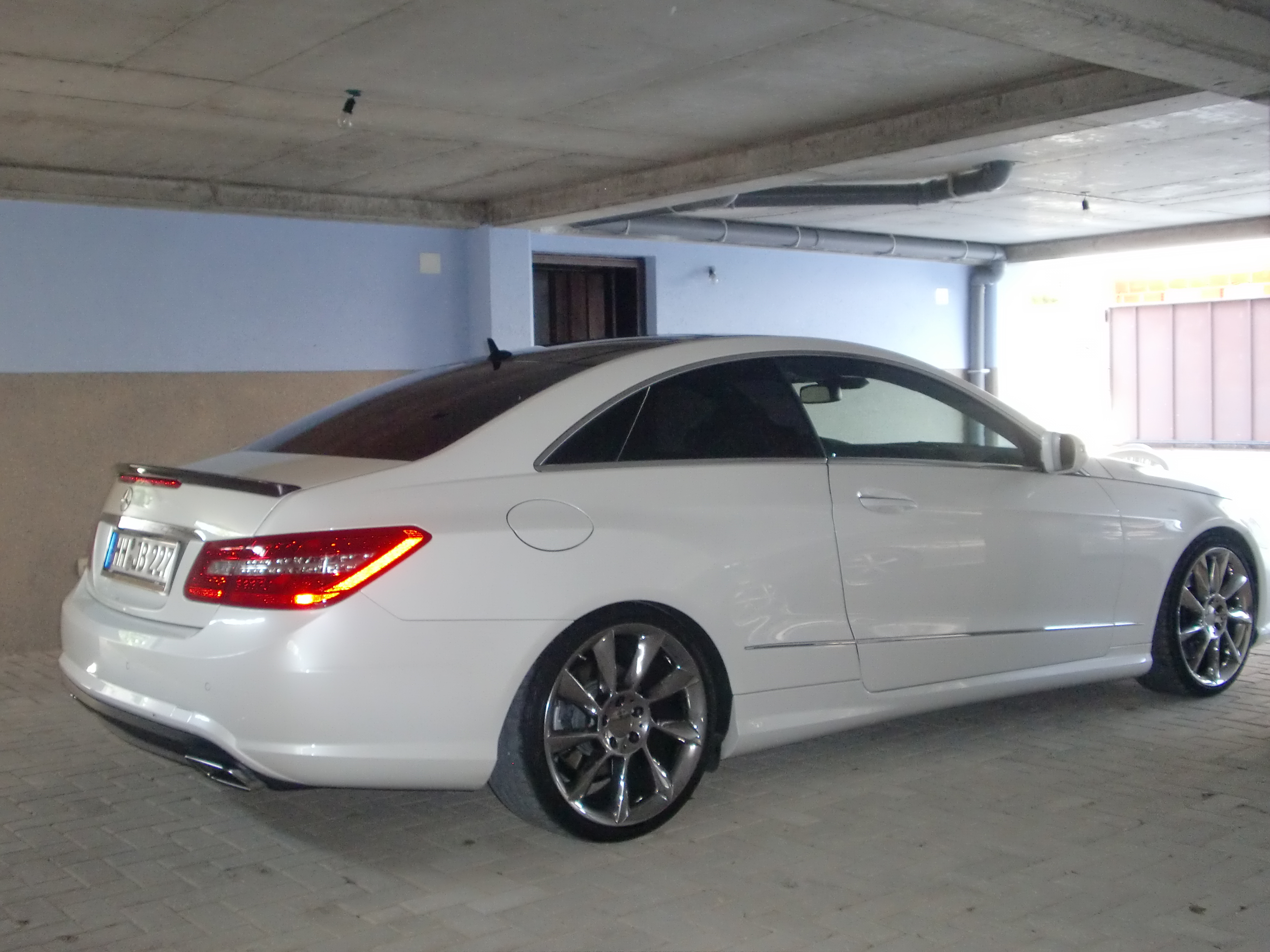 E Coupe hinten seitlich rechts Mercedes EKlasse C207 E 500 von ECoupe2009 Fahrzeuge