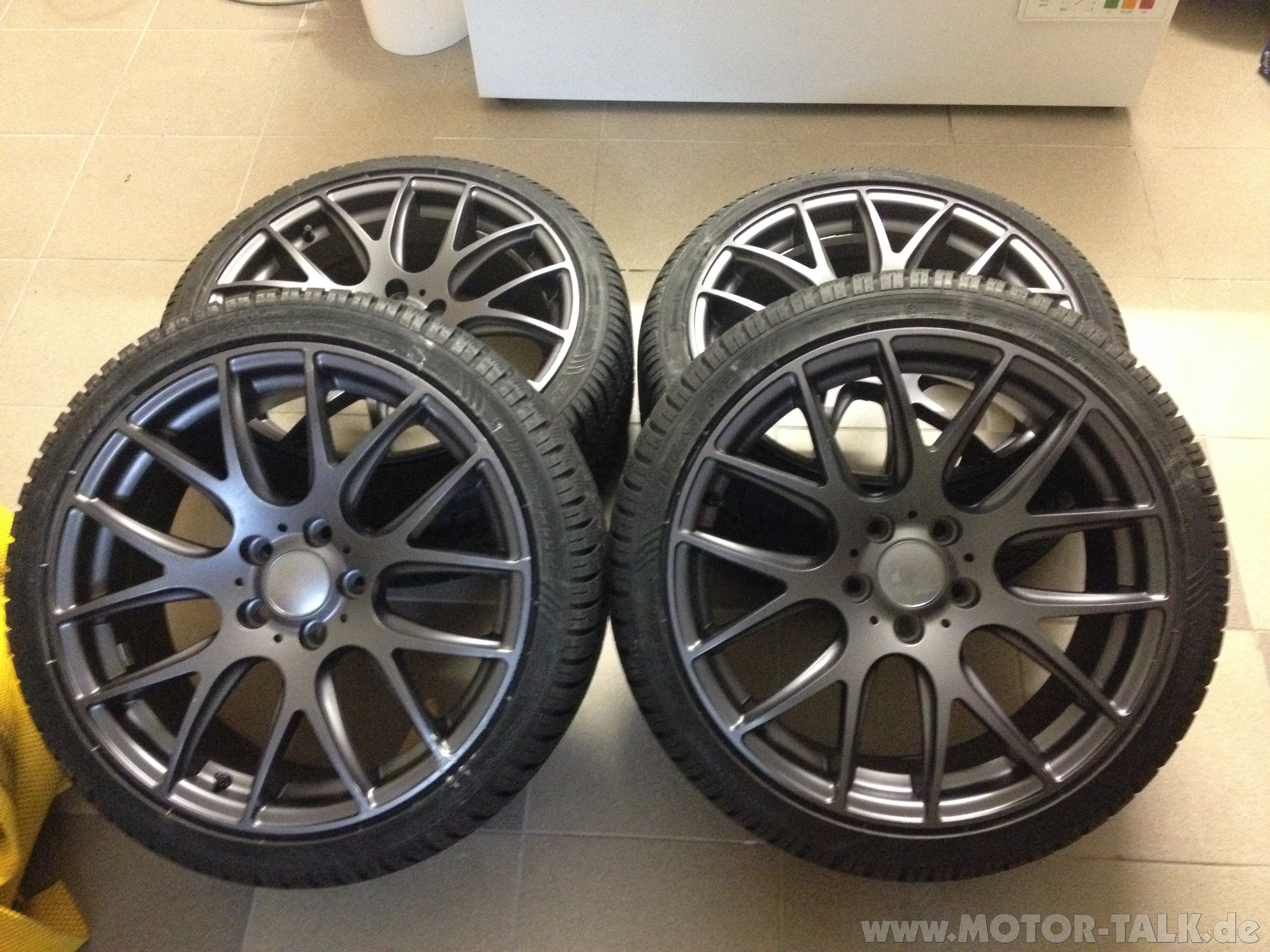 Neue 18 Zoll Winterreifen auf neuer Alufelge Dunlop 225 40 18 : Biete
