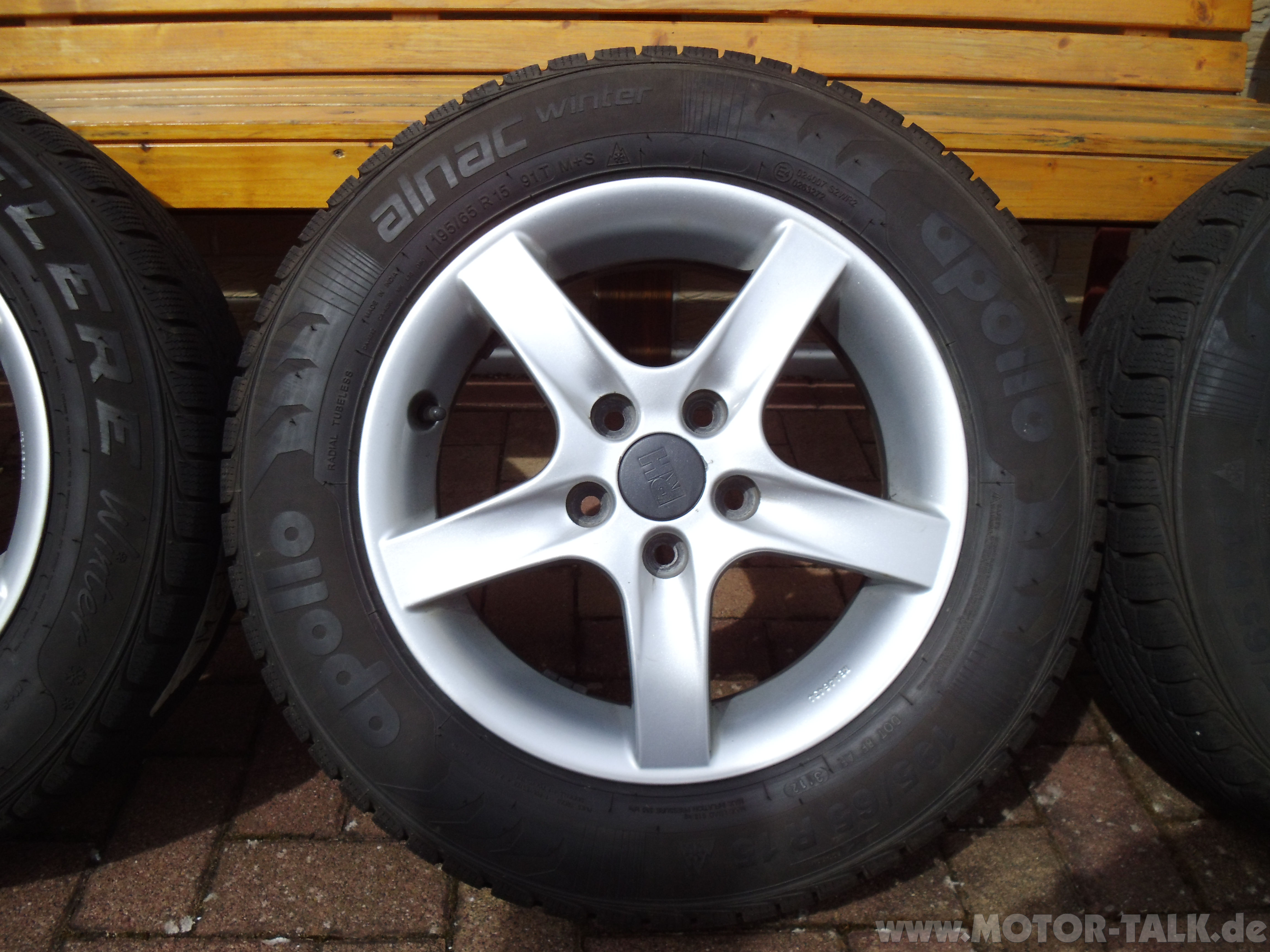Verkaufe Komplettsatz Winterreifen mit Alufelgen 195/65/15 für Ford Focus MK2 / C-Max : Biete