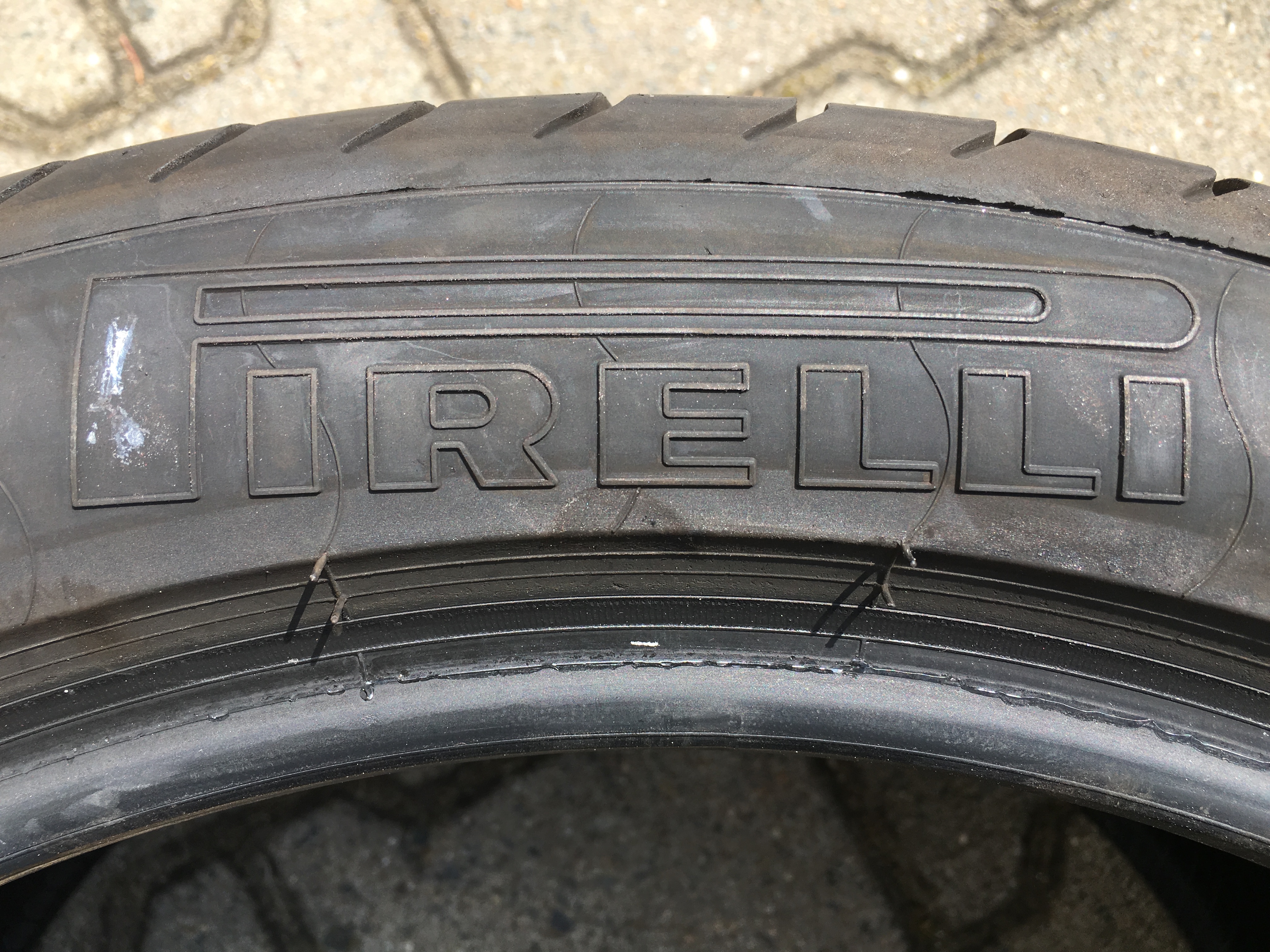 4 x neuwertige Pirelli P Zero zu verkaufen - 285/35 R18 + 255/40 R18 ...