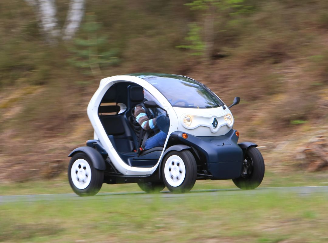 Маленький рено twizy