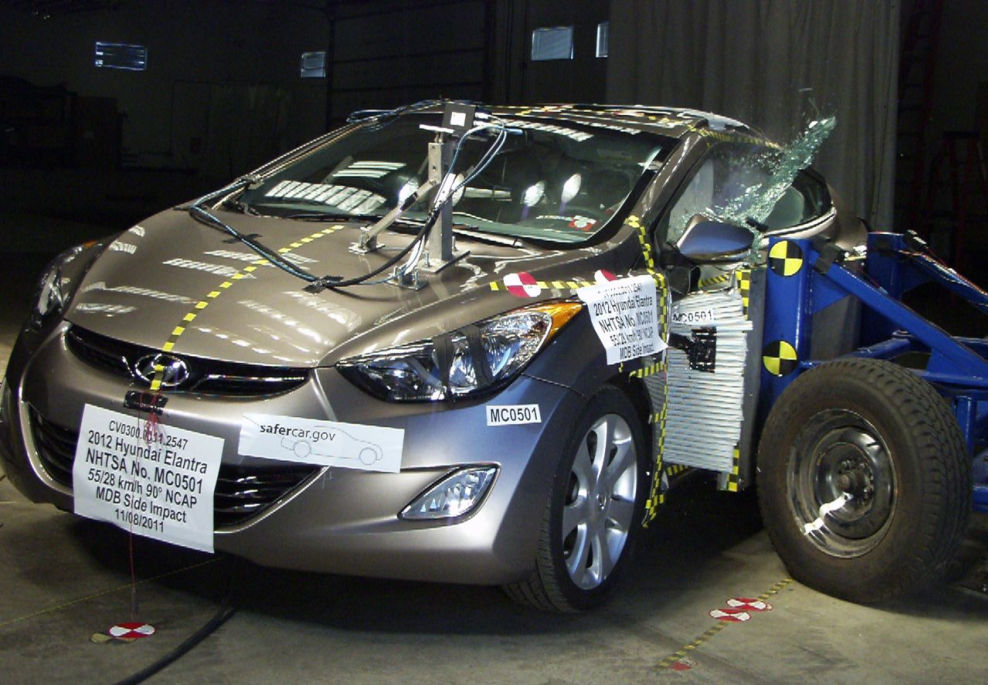 Crash eines Hyundai Elantra Künftig will die NHTSA nach