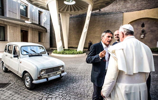 Opel Ampera-e für Papst Franziskus | Opel Ampera-E 1