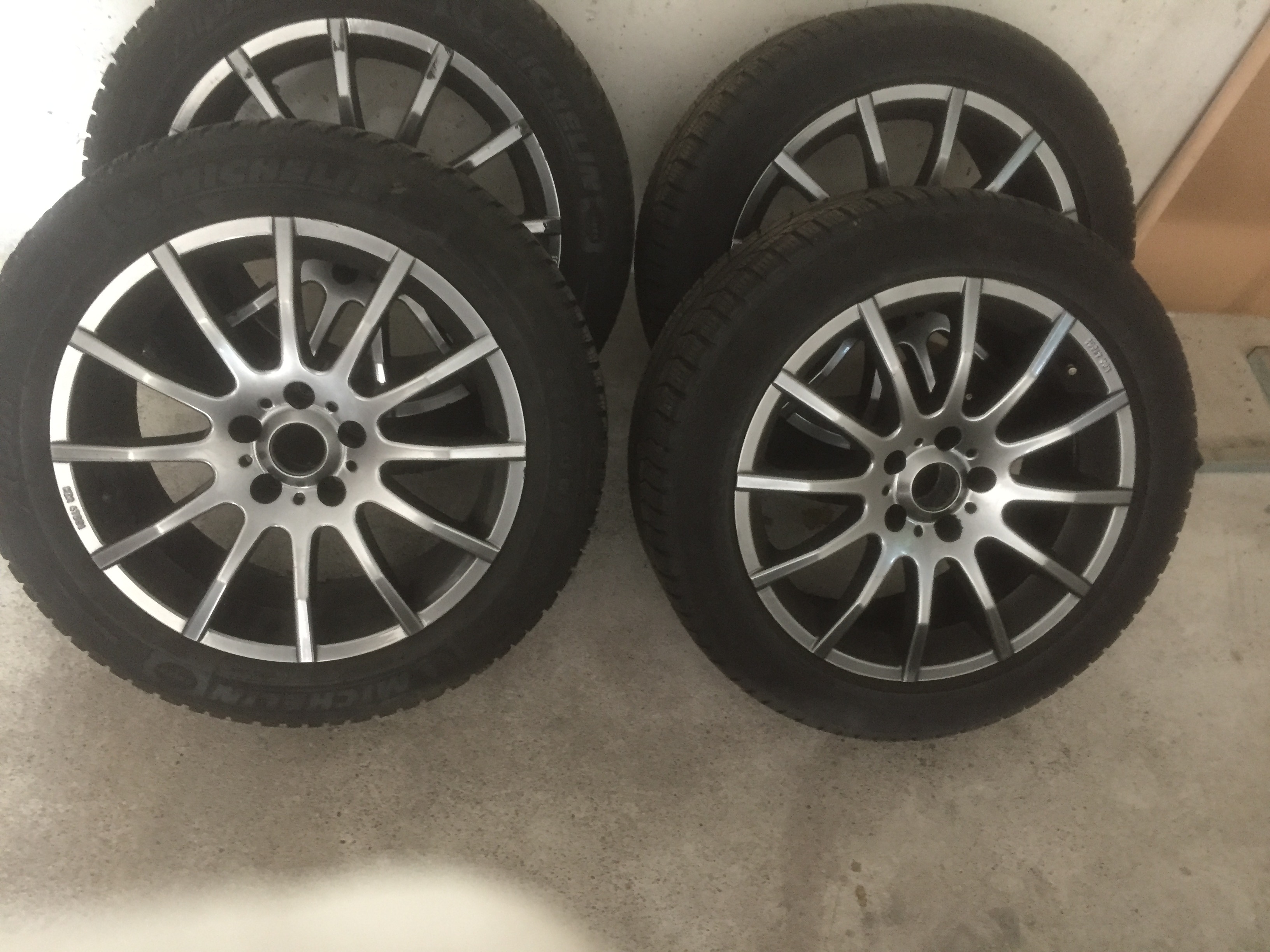 225 50 R17 Winterreifen Alu komplett Räder : Biete
