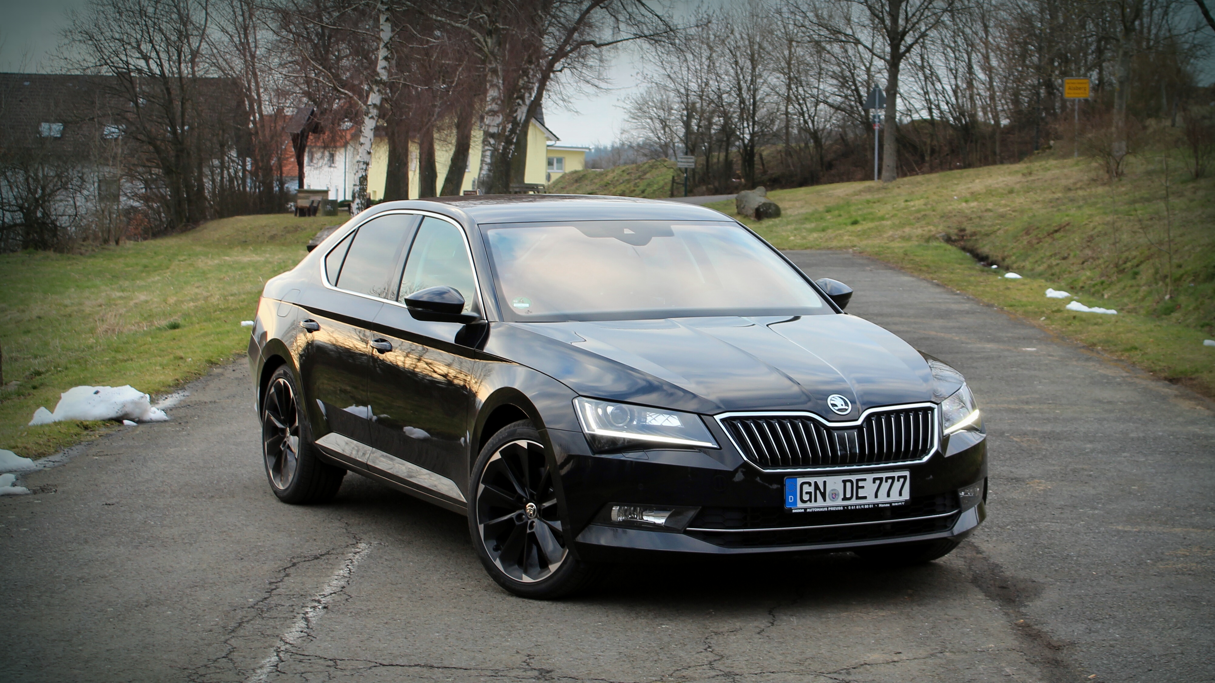 Easy open skoda superb