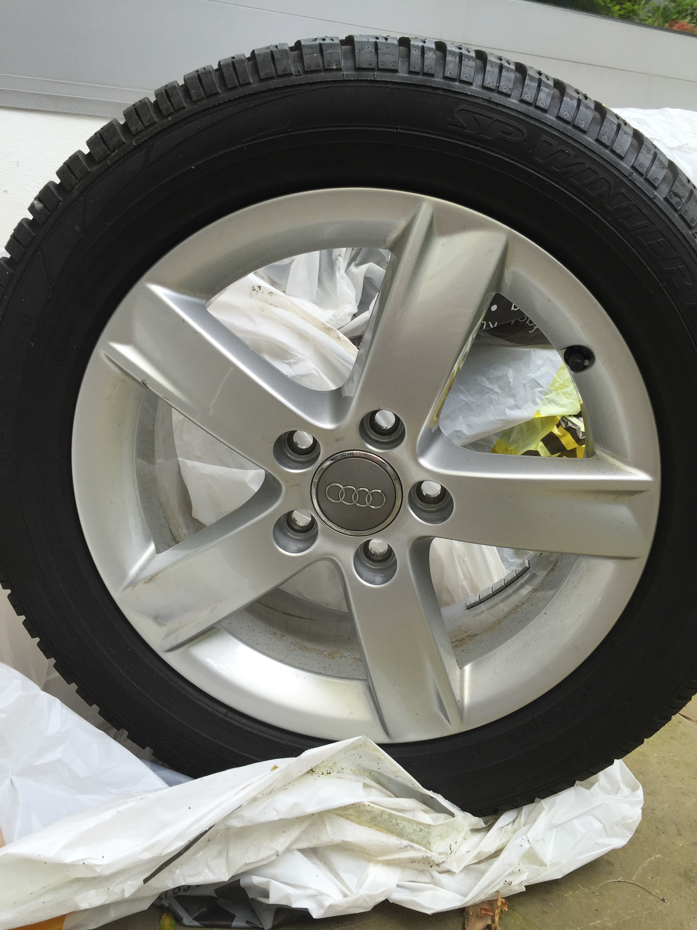 Audi A3 8P(A) Alufelgen Reifen 205/55/R16 : Biete
