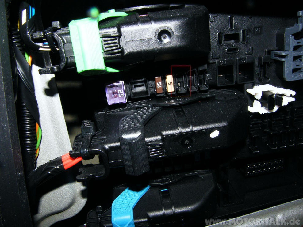 Dscf6171 Sicherung 5 (Airbag) im hinteren Sicherungskasten fehlt wieso? Opel Astra H