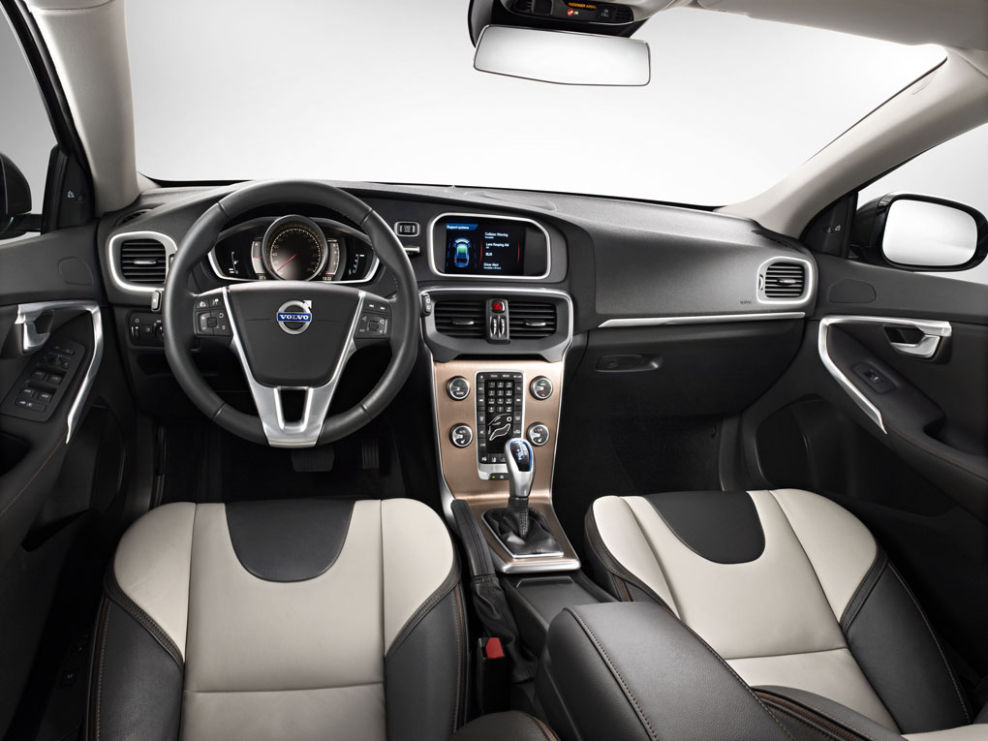 Volvo V40 Interieur : Mit fünf Sternen in die Matsche ... Volvo V40 Interieur : Mit fünf Sternen in die Matsche ...