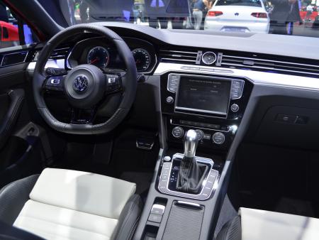 R-line-interieur-messe-1 : Konfiguration: Unterschiede Highline / R ... R-line-interieur-messe-1 : Konfiguration: Unterschiede Highline / R ...