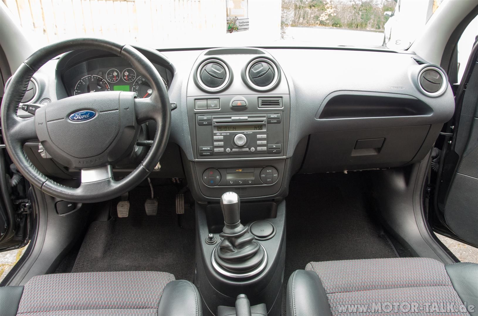 Ford Fiesta Sport MK6 schwarz 1,6 TDCI TÜV 01/2016 Top : Biete