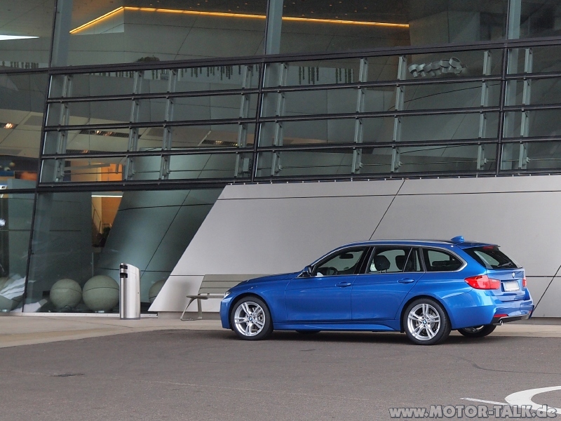 Vor der BMW-Welt : Ist Estorilblau ein sportliche Farbe ...