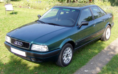 Audi 80 B4, 66KW/90PS, 142TKM, leichter Heckschaden : Biete