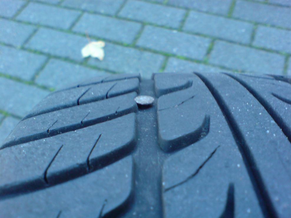 Dsc00382 Nagel im Reifen Platter Reifen (wer zahlt den Schaden