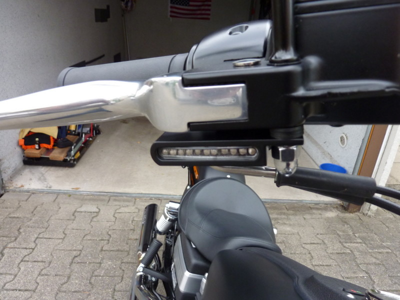 Blinker-05 : Blinkerset LED unter den Amaturen Harley ...
