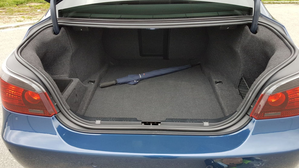 Kofferraum : BMW 530i Automatik mit M-Paket, M5-Umbau ...