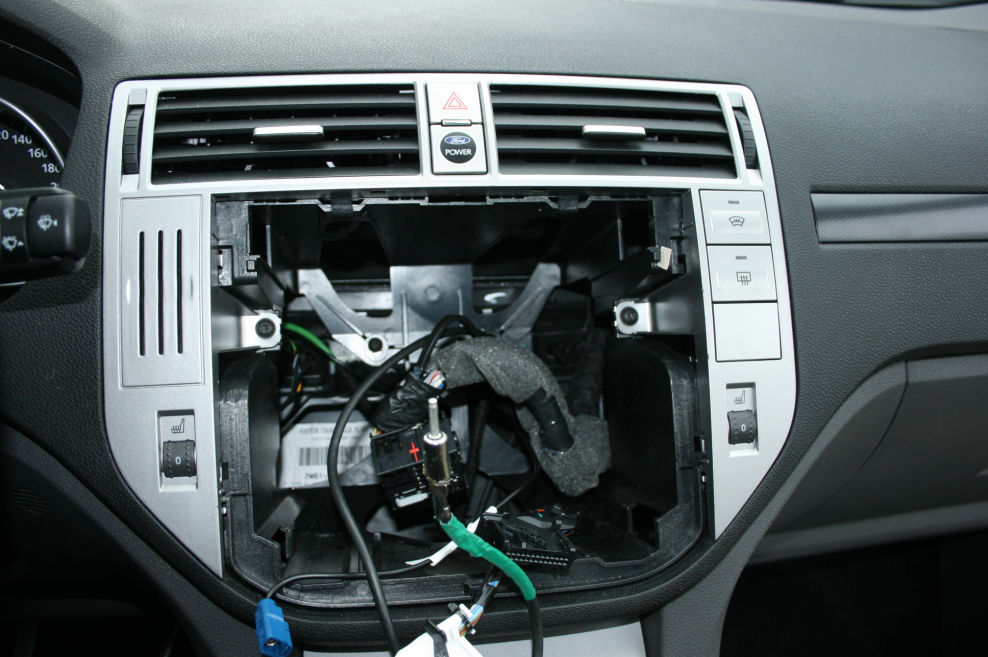 Alte Blende Neues radio, taugt das was? Ford Kuga Mk1