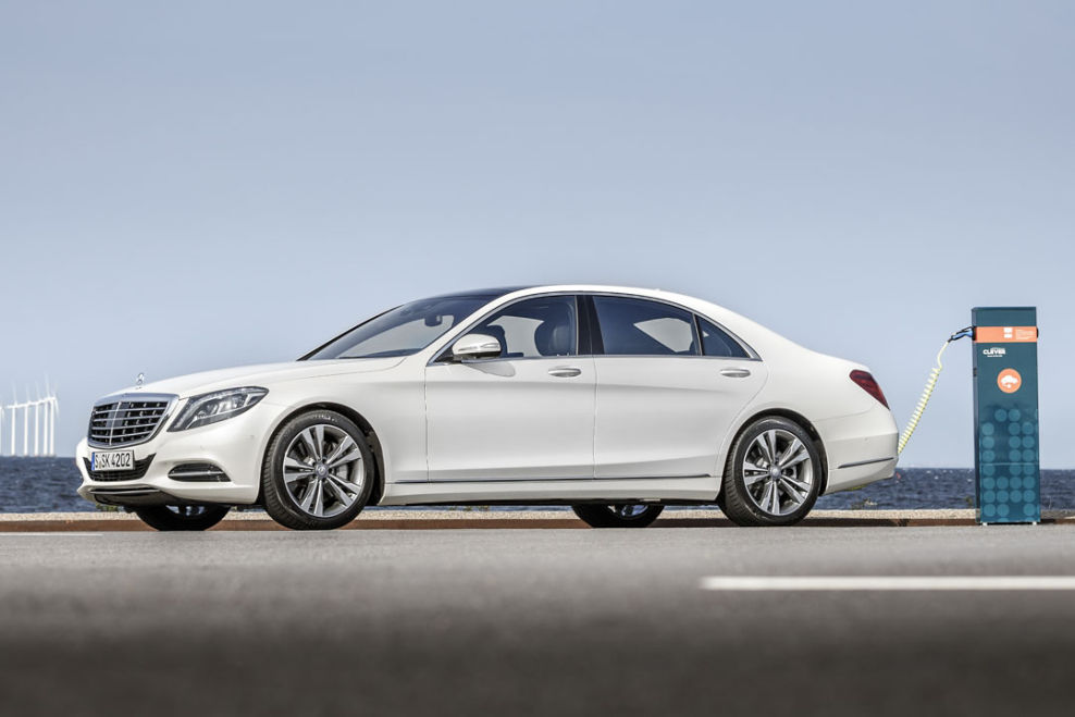 Tesla zieht geräuschlos an Mercedes und BMW vorbei - Bild: 208016621