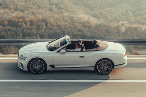 To keep the temperature inside, Bentley heats the seats, the steering wheel and the armrests.