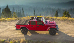 Jeep offers two six-cylinder Gladiators: a Saugbenziner and a turbo diesel