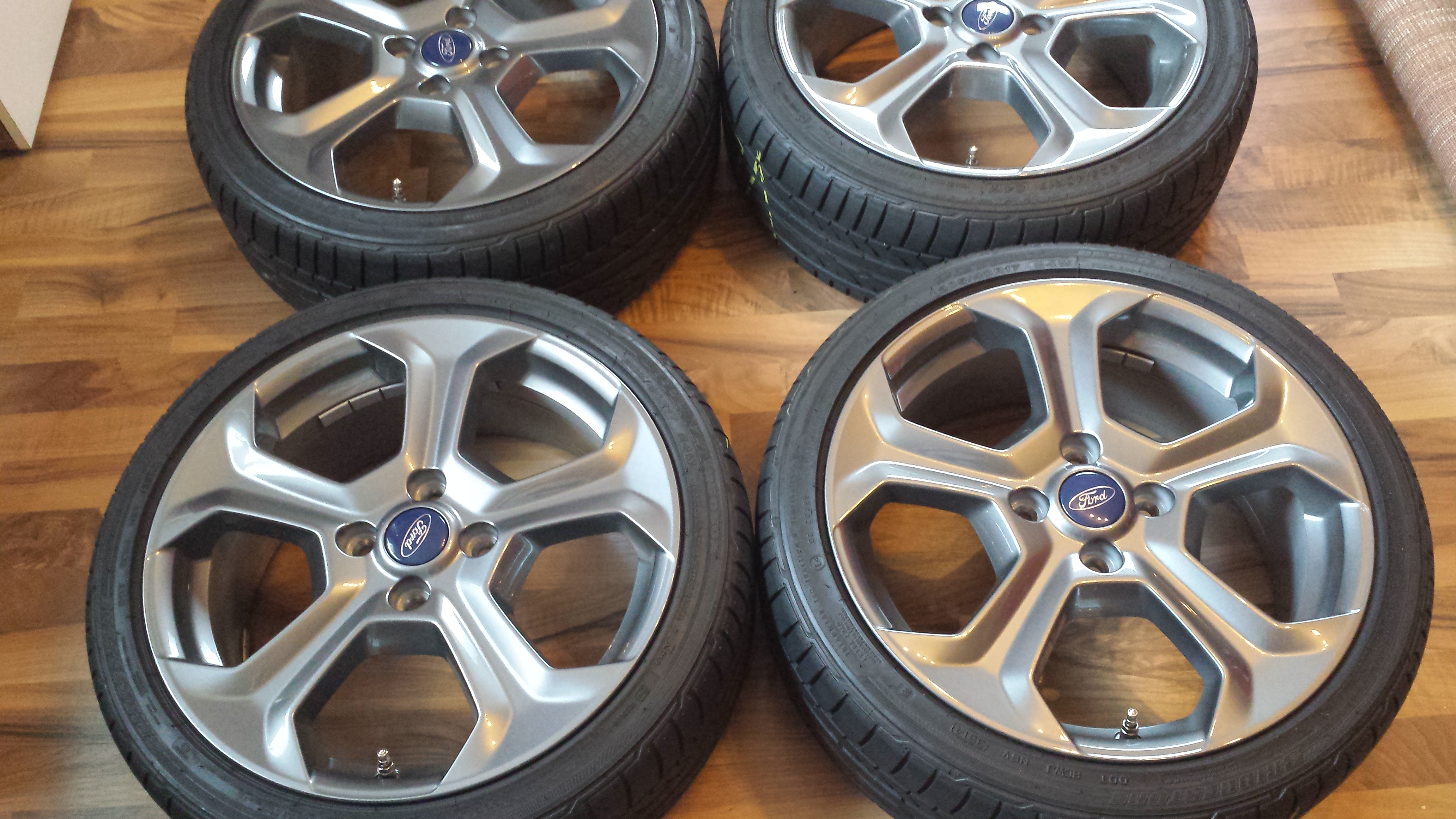 Original Ford Fiesta ST 17Zoll Felgen inkl. Bridgestone 205/40R17 Biete