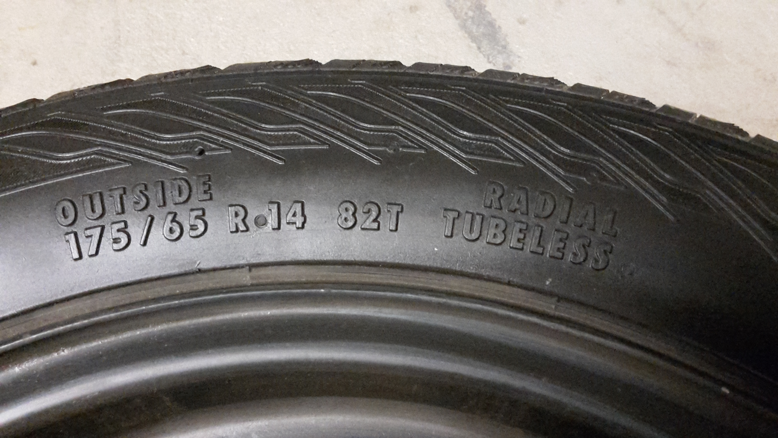 4 Continental Reifen 175/65 R14, auf 14' Felge, Profil 5mm : Biete