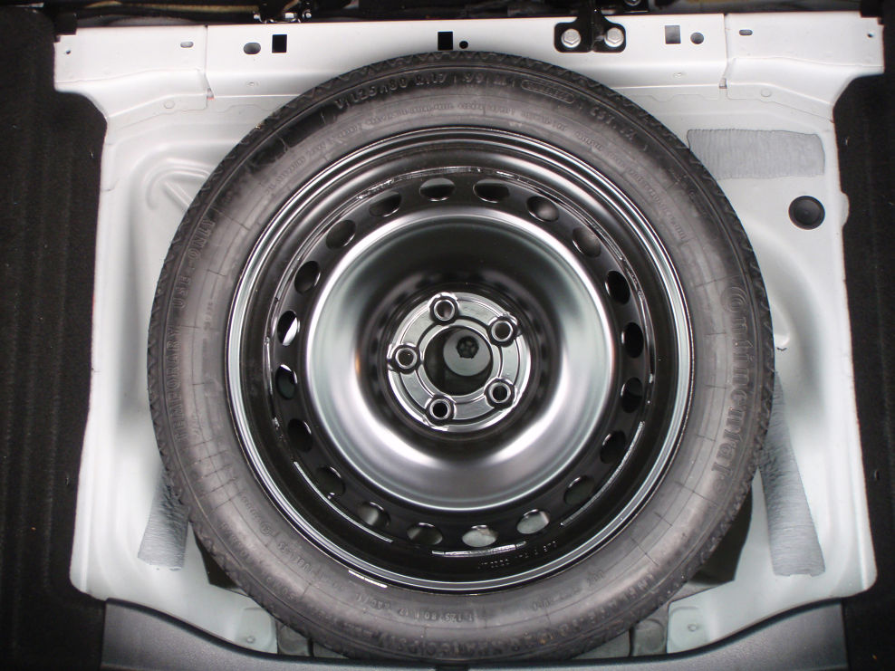 ...und Notrad passt nicht. : Ersatzrad / Notlaufrad : Mercedes A-Klasse W176 : #208188273