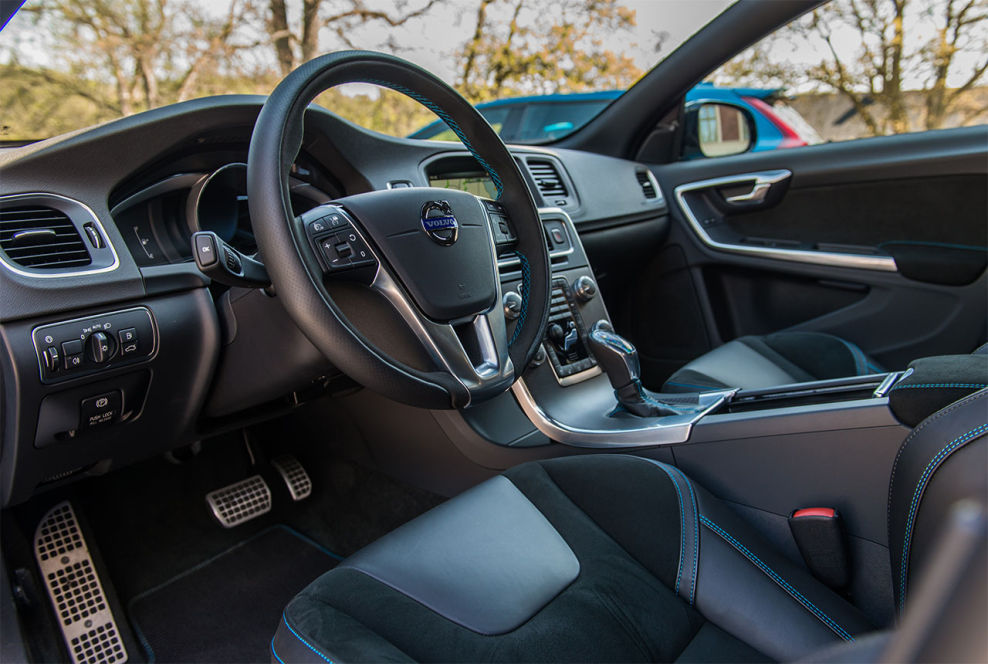 Außerdem zeichnen blaue Nähte das Interieur von Volvo S60 und V60 ... Außerdem zeichnen blaue Nähte das Interieur von Volvo S60 und V60 ...