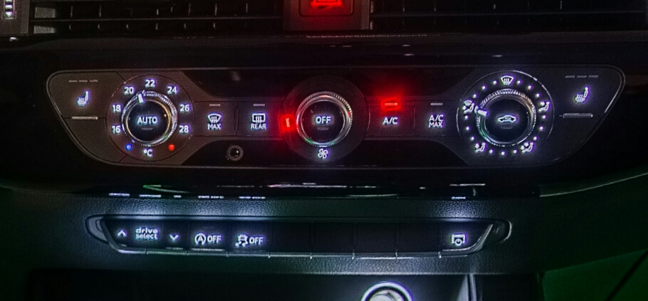 Klima : Standard Innenbeleuchtung : Audi A4 B9 : #208365727