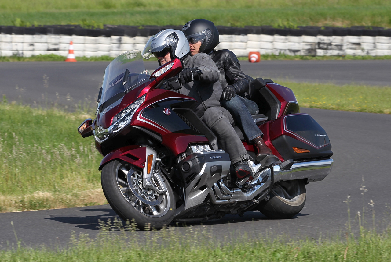 Honda GL 1800 Gold Wing Tour: Fahrbericht, Technische Daten, Preis