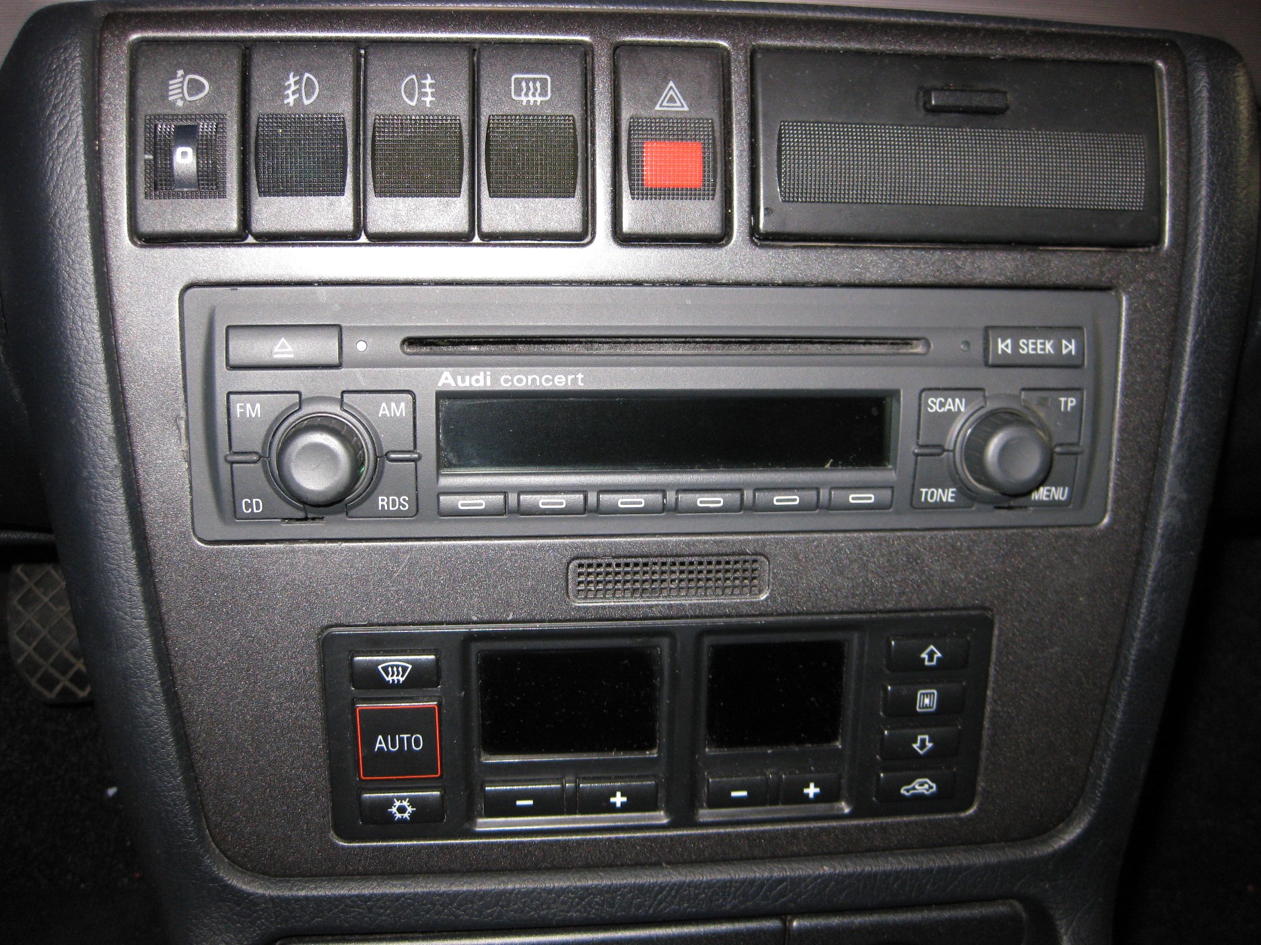 Bild004 Audi A4 B5 Radio umbau von kassette auf cd