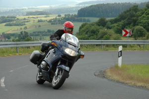 Mit dem Motorrad in den Frühling: Wer sicher fahren will, muss üben