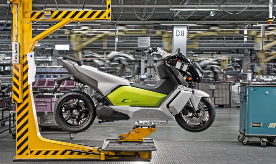 BMW startet E-Roller-Produktion in Berlin