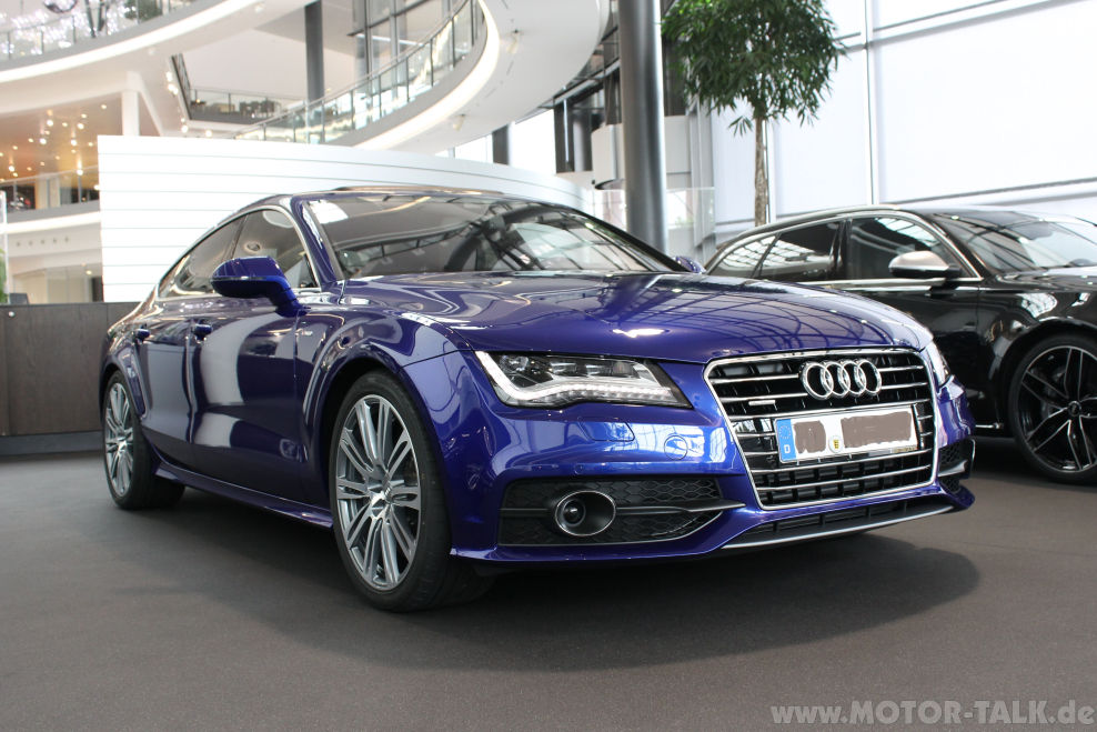 A San Marino Blau Met Lacknr B Audi S In Estorilblau