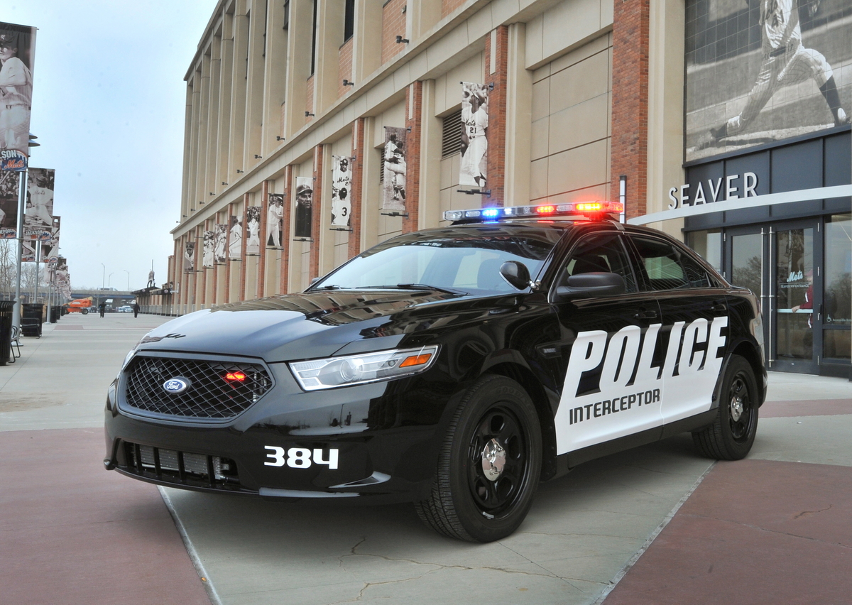 Ford Police Interceptor Sedan mit 305 PS