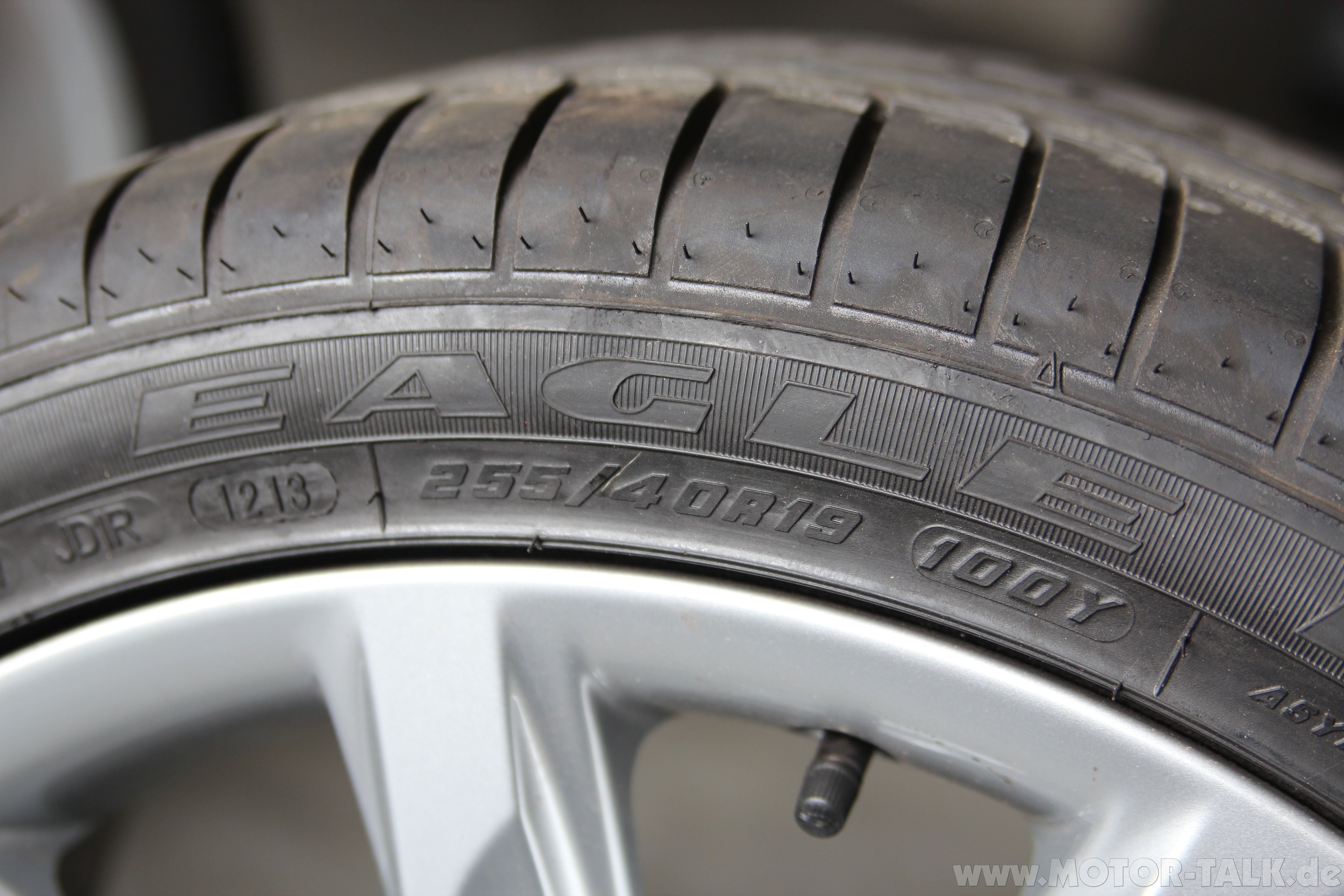 4x Goodyear Eagle F1 Asymmetric 255 / 40 19 Reifen : Biete