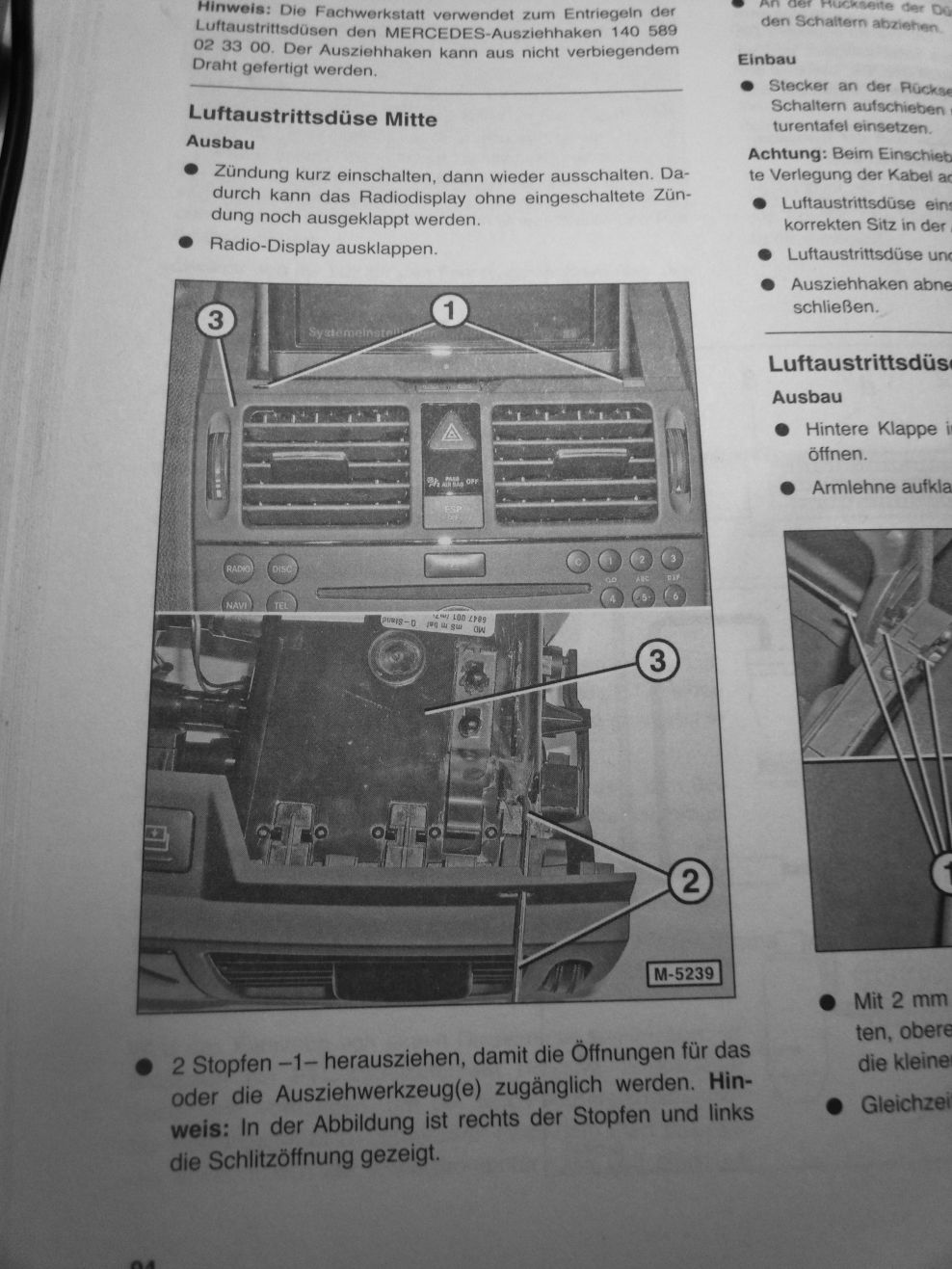 Ausbaulueftungteil1 Weiß wer wo das Radio im W204